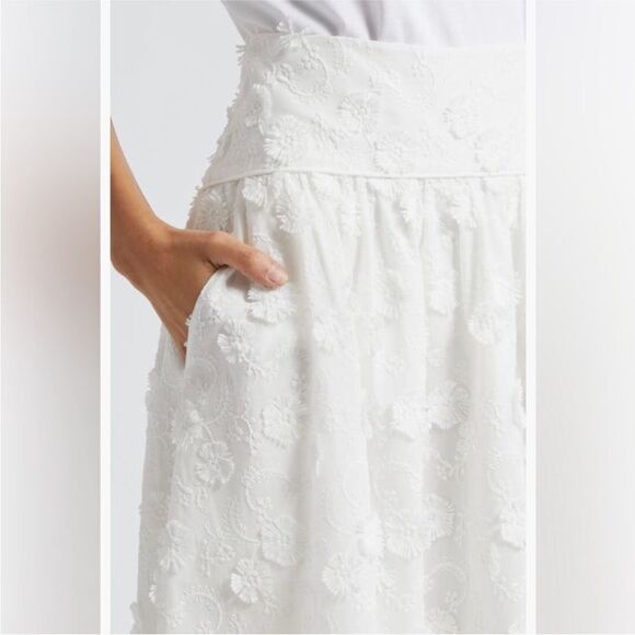 FARM Rio Off White 3D Flower Midi Skirt in $295 Small NWT - Picture 5 of 10